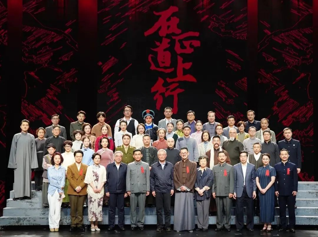 尊龙(中国)时凯·蓝硕以科技赋能话剧《在正道上行》圆满上演